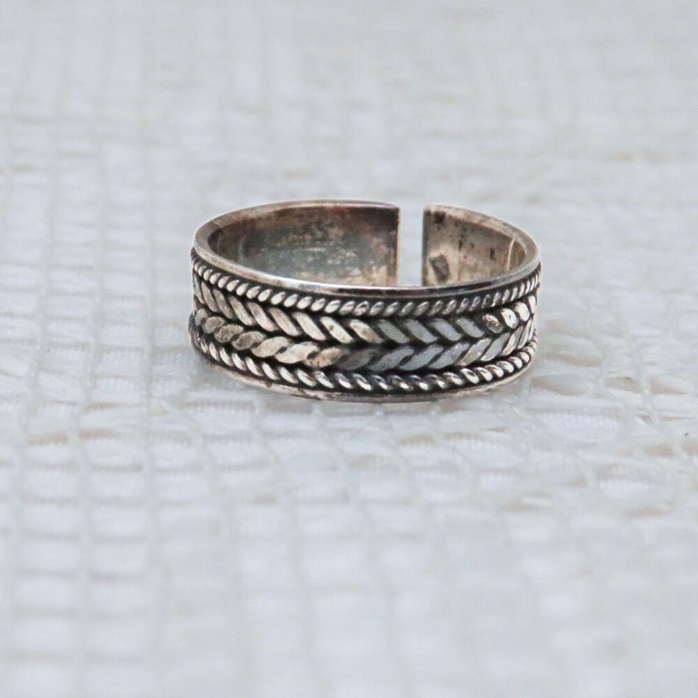 Vintage 925 Sterling Silver Patterned, Antiqued Toe Ring Summer Beach Wear